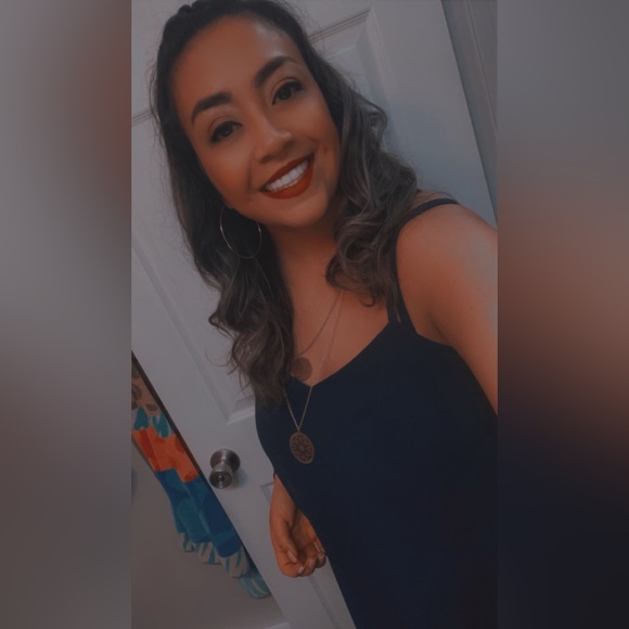 ❤️ LIKE this Listing to be notified when I (itscindyyy129 ) go LIVE❤️ - Picture 2 of 5